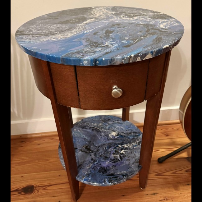 Refurbished end table with resin top